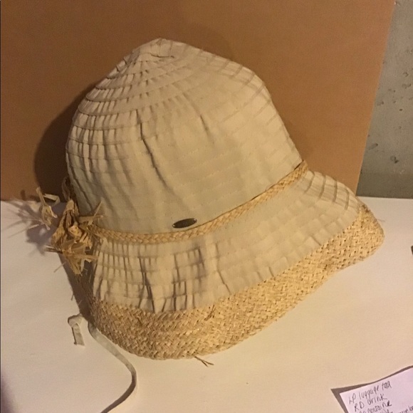 Scala hat - Picture 1 of 2